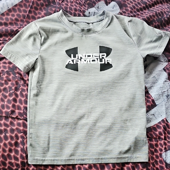 Under Armour Other - Under Armour Kids Gray Short Sleeve Tee